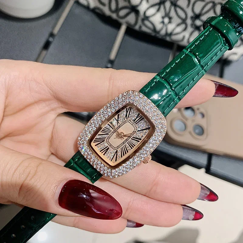 Luxury Watch With Leather Strap - Trendy en modieus dameshorloge met leren