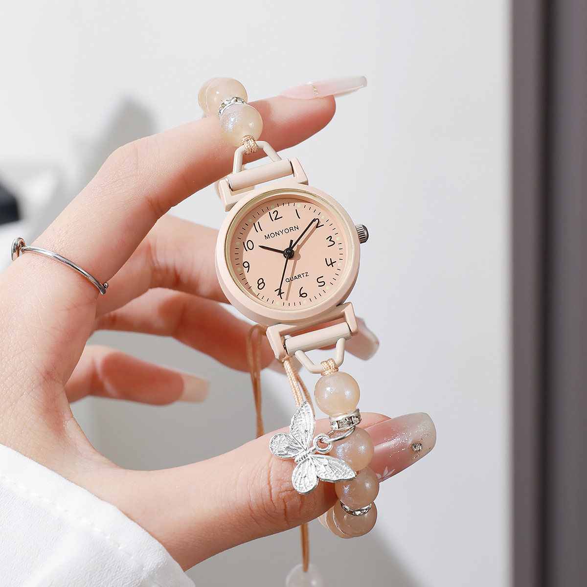 Eenvoudige dameshorloge met vl - Luxury Watch Girl recensie en prijs