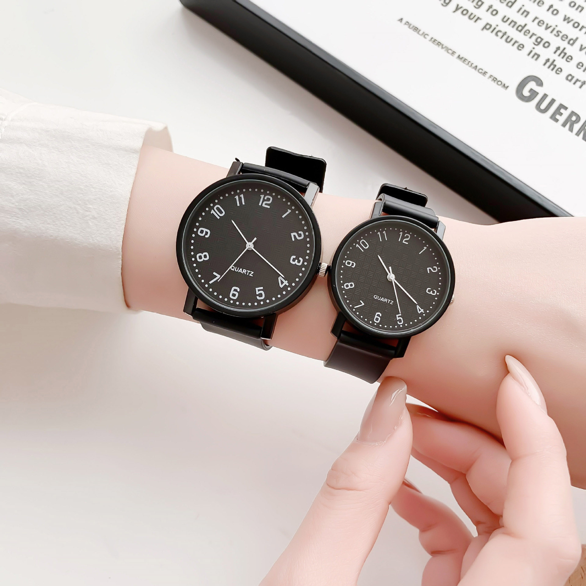 Eenvoudige zwarte horloge quar - Luxury Watch With Leather Strap recensie en prijs