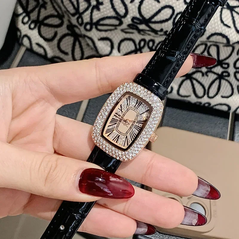 Trendy en modieus dameshorloge - Luxury Watch With Leather Strap recensie en prijs